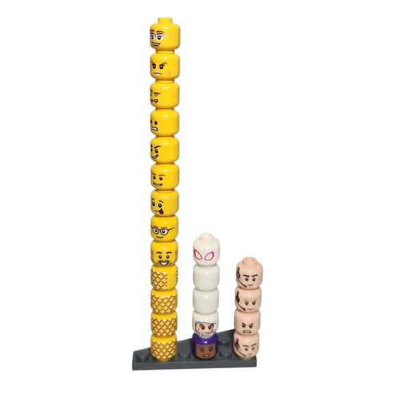 Lego Minifigure Heads Lot Of 22 Yellow, Flesh, White, Purple Pre-owned - Picture 1 of 5